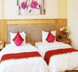 Club Room - Lawn View Twin Bed
